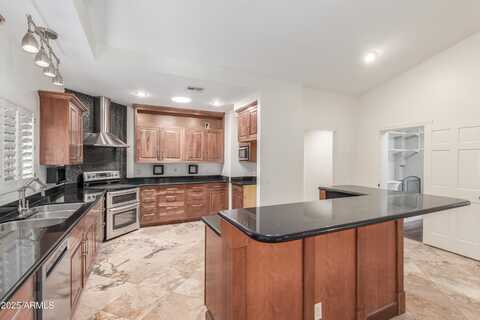 905 E KNIGHT Lane, Tempe, AZ 85284
