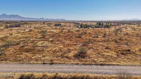 10300 E Vista Montanas Road, Hereford, AZ 85615