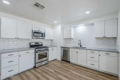 11237 W KANSAS Avenue, Youngtown, AZ 85363