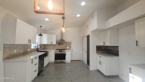 1433 E KERRY Lane, Phoenix, AZ 85024