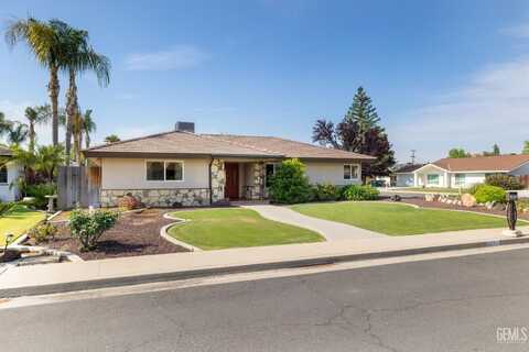 6725 Pinecone Avenue, Bakersfield, CA 93308