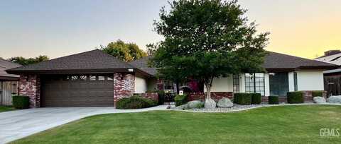 8833 Sierra Oak Drive, Bakersfield, CA 93311