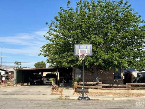 105 Polk Street, Taft, CA 93268