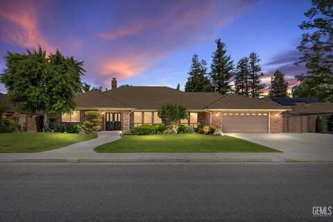 7700 Avenida Valedor, Bakersfield, CA 93309