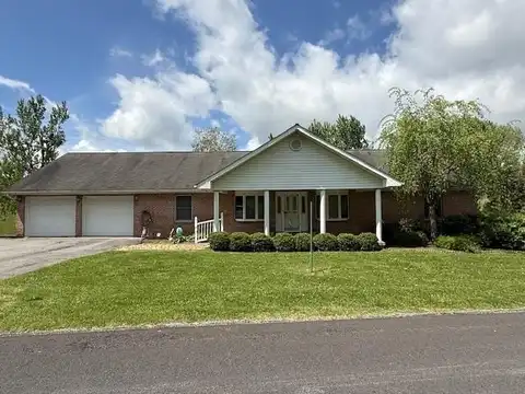 134 Fotos Ln, MT. HOPE, WV 25880