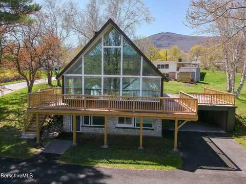 13 Grant St, Adams, MA 01220