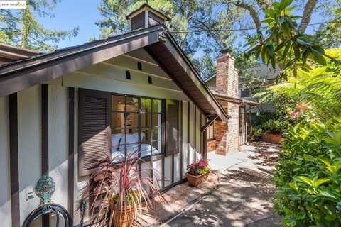 73 Homeglen Ln, Oakland, CA 94611