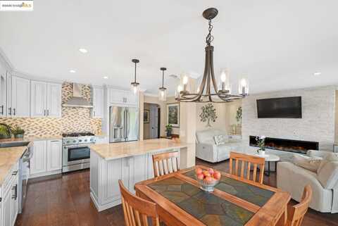 2400 Pine Knoll DR, Walnut Creek, CA 94595