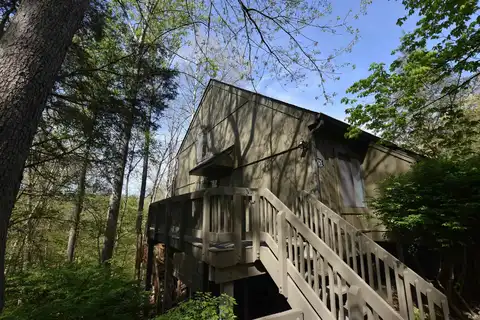 9126 S Pointe Ridge Lane, Bloomington, IN 47401