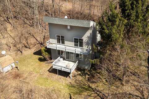 137 Hobbes Hollow Road, Great River, NY 13842