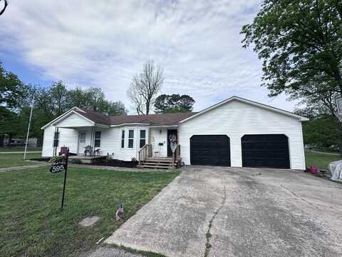 595 S Houston Avenue, Piggott, AR 72454