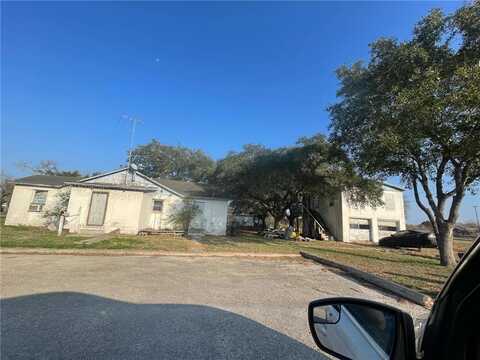 600 E Merriman Street, Sinton, TX 78387