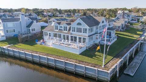 18 Wendy Way, West Dennis, MA 02670