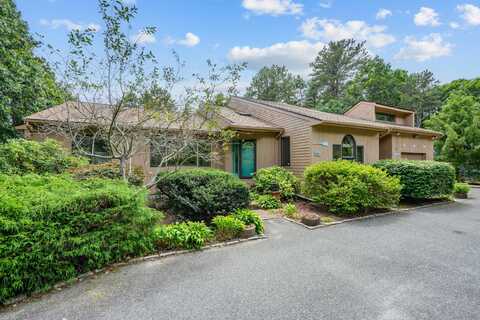 84 Overlook Circle, Waquoit, MA 02536