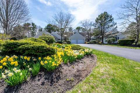 15 Beacon Court, Mashpee, MA 02649