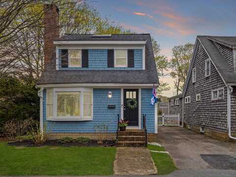 17 Edwards Road, Hyannis, MA 02601