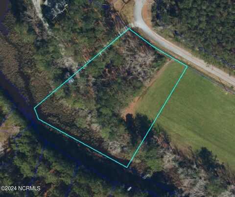 243 Stillwater Lane, Oriental, NC 28571