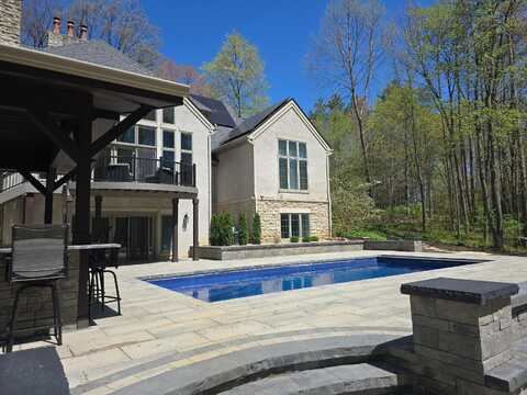 660 Woods Hollow Lane, Powell, OH 43065