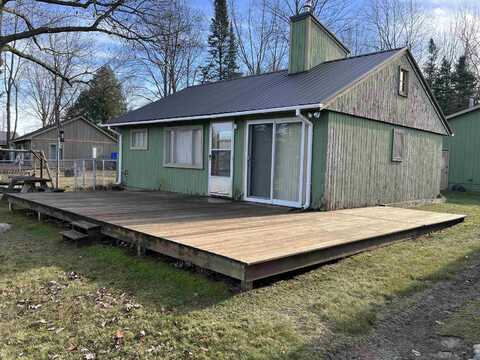 1731 Riverside Dr, Gladwin, MI 48624