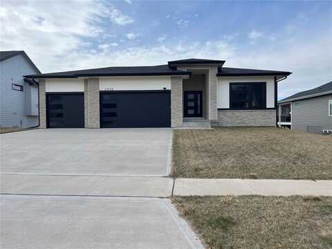 2938 NE Brentwood Circle, Grimes, IA 50111