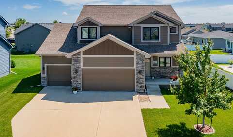 480 NE Bobcat Drive, Waukee, IA 50263