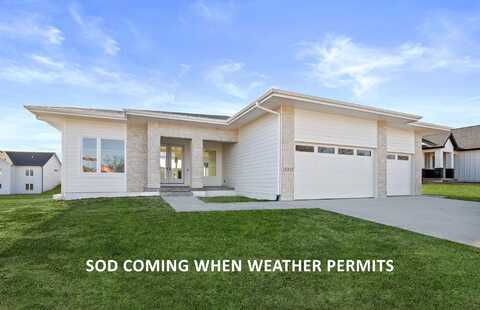 17212 Springbrook Trail, Urbandale, IA 50323