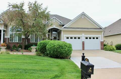 858 Burr Oaks Drive, West Des Moines, IA 50266