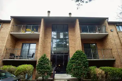 522 Riddle Road, Cincinnati, OH 45220
