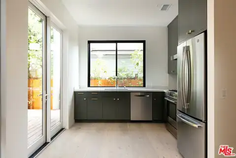 633 Palms Blvd, Venice, CA 90291