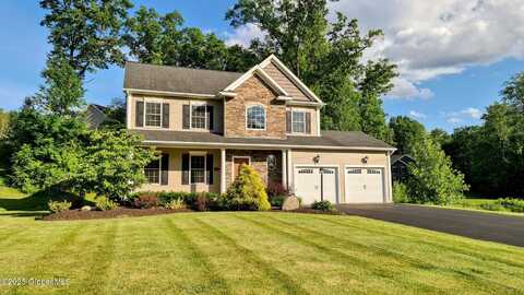 17 Stone Crest Drive, Mechanicville, NY 12118