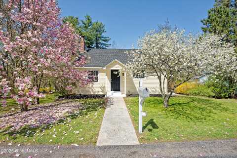 33 Grapevine Place, Colonie, NY 12110