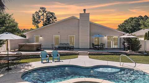 7018 Huntsmaster Drive, Charlotte, NC 28277