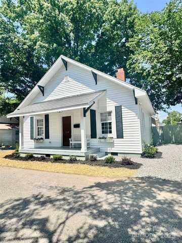 229 W Gray Avenue, Mooresville, NC 28115
