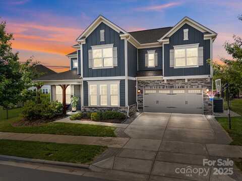 17513 Julees Walk Lane, Davidson, NC 28036