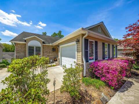 27 Putter Court, Hendersonville, NC 28739