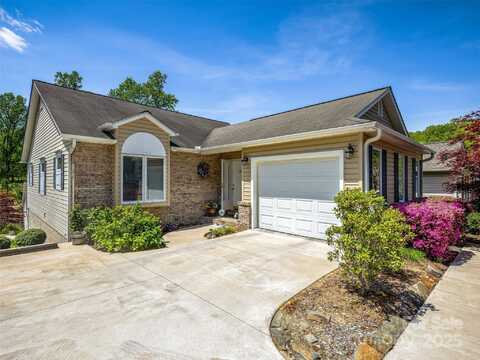 27 Putter Court, Hendersonville, NC 28739