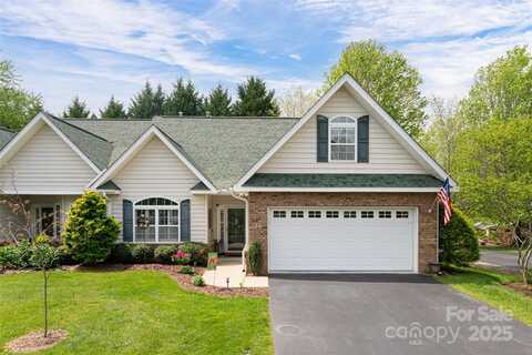 26 Victoria Park Drive, Hendersonville, NC 28792