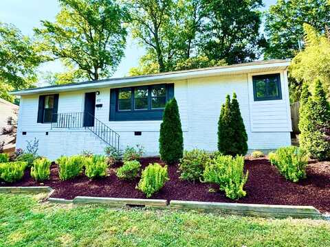 652 Manhasset Road, Charlotte, NC 28209
