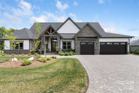 717 Daniel Circle Drive, Mills River, NC 28759