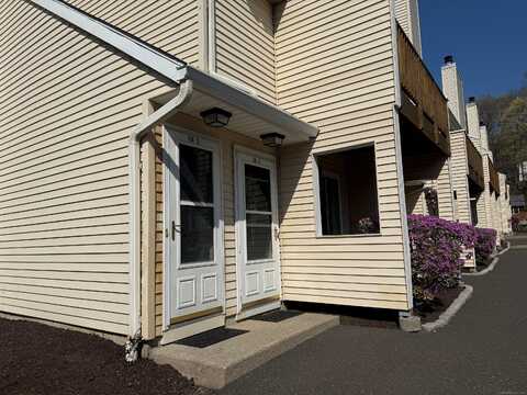 8 Rose Lane, Danbury, CT 06811