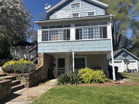 45 Ivy Street, Branford, CT 06405