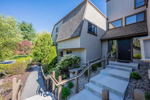 11 Great Meadow Lane, Farmington, CT 06001