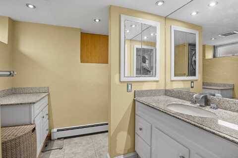 15 Overland Avenue, Bridgeport, CT 06606