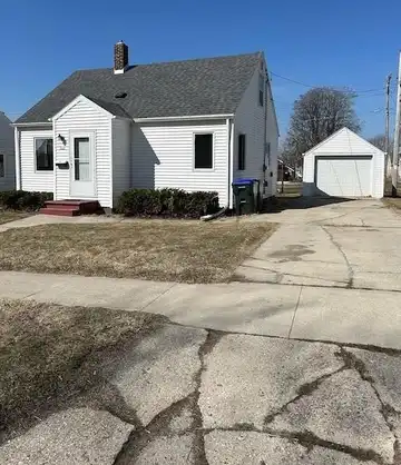 205 N 3rd St, Algoma, WI 54201