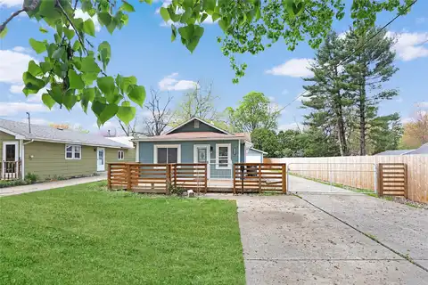 2704 50th Street, Des Moines, IA 50310