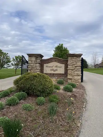 Lot 20 Country Squire, Dubuque, IA 52001
