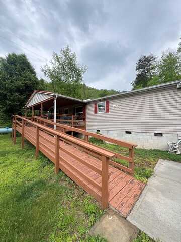 6262 KY RT 302, Van Lear, KY 41265