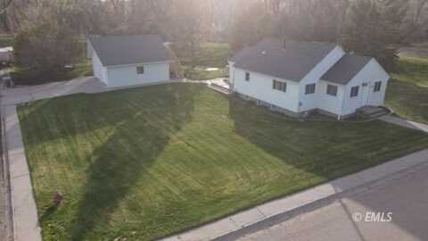 660 N 15th Ave, Forsyth, MT 59327