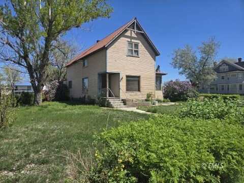 302 N 12th St, Miles City, MT 59301