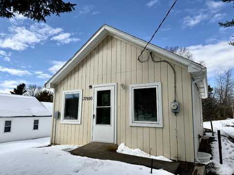 37690 W 2nd ST, Hulbert, MI 49748